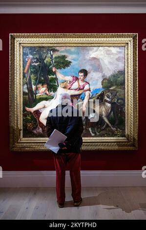 Londra, Regno Unito. 2nd Dec, 2022. Tiziano e officina Venere e Adone, olio su tela, circa 1555-57, est. € 8-12 milioni - Anteprima della vendita serale degli Old Masters a Sotheby's. Credit: Guy Bell/Alamy Live News Foto Stock