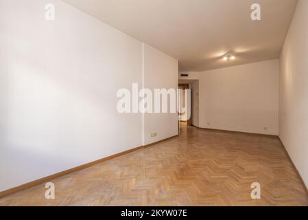 Soggiorno in una casa con parquet di quercia francese posto in un modello a spina di pesce Foto Stock