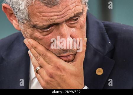 Al Rajjan, Qatar. 02nd Dec, 2022. Calcio, Coppa del mondo, Corea del Sud - Portogallo, turno preliminare, Gruppo H, Giornata 3, all'Education City Stadium di al-Rajjan, allenatore portoghese Fernando Santos prima della partita. Credit: Robert Michael/dpa/Alamy Live News Foto Stock