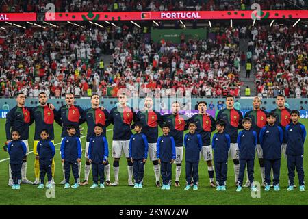 Al Rajjan, Qatar. 02nd Dec, 2022. Calcio, Coppa del mondo, Corea del Sud - Portogallo, turno preliminare, Gruppo H, Giornata 3, all'Education City Stadium di al-Rajjan, la squadra del Portogallo prima della partita. Credit: Robert Michael/dpa/Alamy Live News Foto Stock