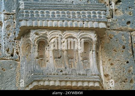 Incredibile rilievo storico Dettagli sulla facciata della Chiesa, Monastero di Sanahin, Città di Alaverdi, Provincia di Lori, Armenia Foto Stock