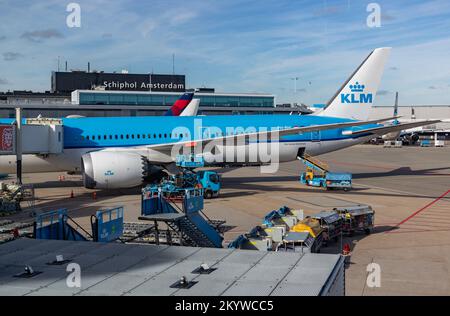 Un'immagine di un aereo KLM nell'aeroporto di Schiphol. Foto Stock