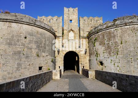 Antiche fortificazioni della città di Rodi, Grecia. Sito patrimonio dell'umanità dell'UNESCO. Foto Stock