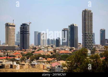 TEL AVIV, ISRAELE - 9 MAGGIO 2011: Si tratta di una vista panoramica dei grattacieli della città in costruzione. Foto Stock