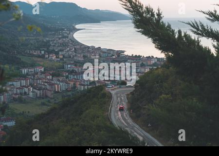 CIDE Kastamonu, bella foto scattata dalla cima, Cide è una città costiera situata nel nord della Turchia, Cide Kastamonu Turchia Foto Stock