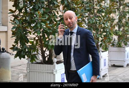 Parigi, Francia. 02nd Dec, 2022. Stanislas Guerini, Ministro della trasformazione e del servizio pubblico durante un incontro con i membri del governo nell'ambito della riforma delle pensioni presso l'Hotel de Matignon il 2 dicembre 2022. Foto di Tomas Stevens/ABACAPRESS.COM Credit: Abaca Press/Alamy Live News Foto Stock