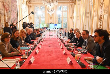 Parigi, Francia. 02nd Dec, 2022. Incontro con tutti i membri del governo nell'ambito della riforma delle pensioni presso l'Hotel de Matignon il 2 dicembre 2022. Foto di Tomas Stevens/ABACAPRESS.COM Credit: Abaca Press/Alamy Live News Foto Stock