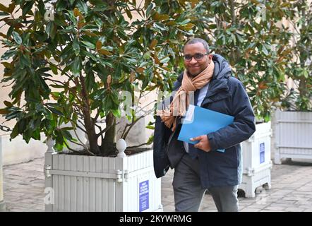 Parigi, Francia. 02nd Dec, 2022. PAP Ndiaye, Ministro dell'Educazione Nazionale e della Gioventù durante un incontro con i membri del governo sulla riforma delle pensioni presso l'Hotel de Matignon il 2 dicembre 2022. Foto di Tomas Stevens/ABACAPRESS.COM Credit: Abaca Press/Alamy Live News Foto Stock