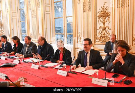 Parigi, Francia. 02nd Dec, 2022. Elisabeth Borne, primo Ministro, durante un incontro con i membri del governo nel contesto della riforma delle pensioni presso l'Hotel de Matignon il 2 dicembre 2022. Foto di Tomas Stevens/ABACAPRESS.COM Credit: Abaca Press/Alamy Live News Foto Stock