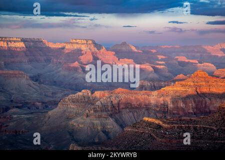 Formazioni rocciose del canyon da Hopi Point al di fuori di Hermit Road, Grand Canyon National Park, Arizona USA Foto Stock