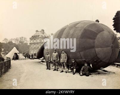 Francia Parigi prima Guerra Mondiale (Grande Guerra, Guerra 1914-1918). Presentazione dei mongolfiere in cattività durante la Giornata della Liberazione nel novembre 1918, nel Giardino delle Tuileries, sul lato della Senna, 1st ° arrondissement, Parigi. Foto Stock