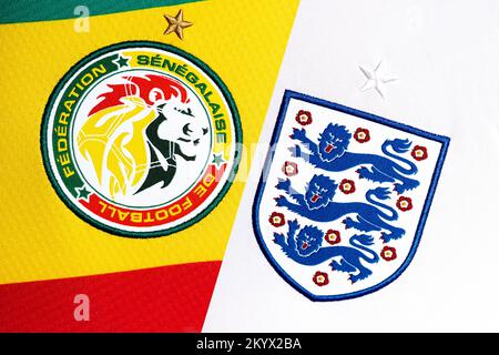 Primo piano della cresta della nazionale di calcio sulla divisa Home. Coppa del mondo FIFA Qatar 2022. Foto Stock