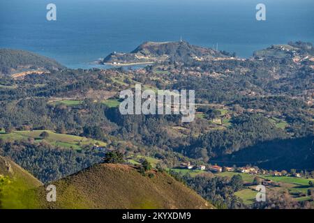 Vista generale della città Ribadesella in Asturias Spagna. Foto Stock