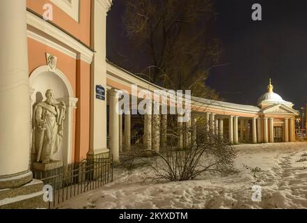 Cattedrale di Santa Croce - una chiesa ortodossa in onore della festa dell'Esaltazione della Santa Croce si trova all'angolo tra Ligovsky Prospekt e Obvo Foto Stock