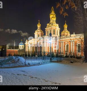 Cattedrale di Santa Croce - una chiesa ortodossa in onore della festa dell'Esaltazione della Santa Croce si trova all'angolo tra Ligovsky Prospekt e Obvo Foto Stock