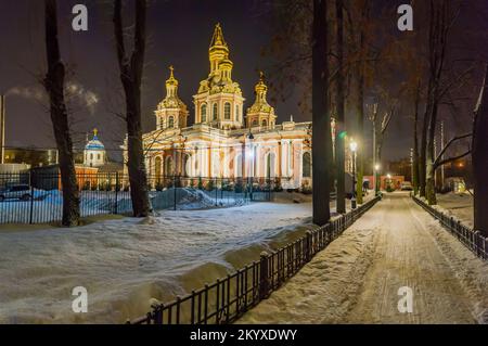 Cattedrale di Santa Croce - una chiesa ortodossa in onore della festa dell'Esaltazione della Santa Croce si trova all'angolo tra Ligovsky Prospekt e Obvo Foto Stock