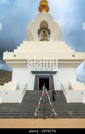 Benalmádena Enlightenment Stupa: Stupa buddista tibetana situata nella città di Benalmádena, nella provincia di Málaga, Spagna Foto Stock