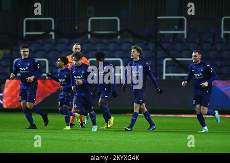 Bruxelles, Belgio. 02nd Dec, 2022. I giocatori di RSCA Futures festeggiano dopo aver segnato durante una partita di calcio tra RSCA Futures (U23) e Jong Genk (U16), venerdì 02 dicembre 2022 a Bruxelles, il giorno 16 della 2022-2023 seconda divisione del campionato belga 'Challenger Pro League' 1B. BELGA PHOTO LUC CLAESSEN Credit: Belga News Agency/Alamy Live News Foto Stock