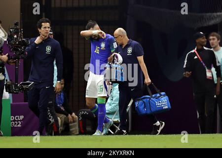 Qatar. 02nd Dec, 2022. LUSAIL CITY - Alex Telles del Brasile durante la Coppa del mondo FIFA Qatar 2022 gruppo G incontro tra Camerun e Brasile al Lusail Stadium il 2 dicembre 2022 a Lusail City, Qatar. AP | Dutch Height | MAURICE OF STONE Credit: ANP/Alamy Live News Foto Stock