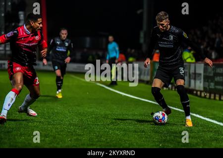 Patrick Brough (3 Barrow) durante la partita della Sky Bet League 2 tra Stevenage e Barrow allo stadio Lamex di Stevenage venerdì 2nd dicembre 2022. (Credit: Kevin Hodgson | MI News) Credit: MI News & Sport /Alamy Live News Foto Stock