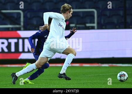 Bruxelles, Belgio. 02nd Dec, 2022. Matisse Didden di Jong Genk lotta per la palla durante una partita di calcio tra RSCA Futures (U23) e Jong Genk (U16), venerdì 02 dicembre 2022 a Bruxelles, il giorno 16 della 2022-2023 seconda divisione del campionato belga 'Challenger Pro League' 1B. BELGA PHOTO LUC CLAESSEN Credit: Belga News Agency/Alamy Live News Foto Stock