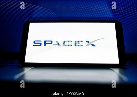 NYSA, Polonia. 2nd Dec, 2022. In questa immagine viene visualizzato un logo Spacex sullo smartphone. (Credit Image: © Mateusz Slodkowski/ZUMA Press Wire) Foto Stock