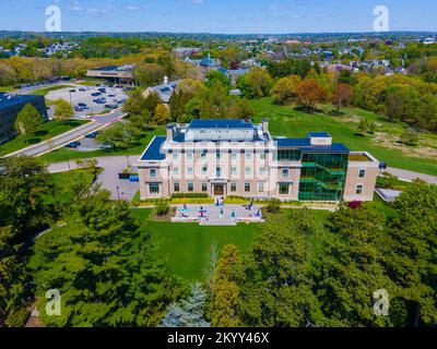 Veduta aerea del Museo d'Arte McMullen vicino alla Scuola di Teologia e al Ministero del Boston College a Brighton, città di Boston, Massachusetts, ma, USA. Foto Stock
