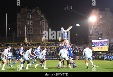 Bath, Regno Unito. 02nd Dec, 2022. 2nd dicembre 2022, The Recreation Ground, Bath, Somerset, Inghilterra; Gallagher Premiership Rugby, Bath versus Harlequins; Ted Hill of Bath vince la palla di lineout Credit: Action Plus Sports Images/Alamy Live News Foto Stock