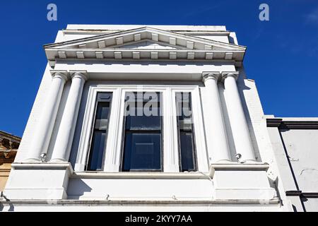 Ballarat Australia / dettaglio della facciata di un edificio in stile vittoriano nella storica Camp Street di Ballarat. Camp Street è dove il governo Troopers An Foto Stock