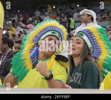 Qatar. 02nd Dec, 2022. 2nd dic 2022: Calcio Coppa del mondo 2022: Qatar : partita #48 Camerun - Brasile allo stadio di Lusail Camerun 1 - 0 Brasile Camerun No. 10 - Aboubaker - un goal. I tifosi godono.. Seshadri SUKUMAR Credit: Seshadri SUKUMAR/Alamy Live News Foto Stock