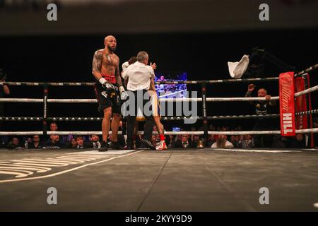 Newcastle, Regno Unito. 02nd Dec, 2022. Lyndon Arthur sconfigge Joel McIntyre durante il campionato britannico Super Welterweight: Troy Williamson vs Josh Kelly all'Utilita Arena, Newcastle upon Tyne, Regno Unito, 2nd dicembre 2022 ( Credit: Dan Cooke/Alamy Live News Foto Stock