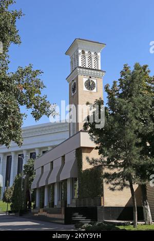 Torre dell'Orologio, Piazza Amir Temur, Tashkent centrale, Provincia di Tashkent, Uzbekistan, Asia centrale Foto Stock