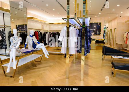 SINGAPORE - 08 NOVEMBRE 2015: Interno del negozio in The Shoppes a Marina Bay Sands. Lo Shoppes at Marina Bay Sands è uno dei più grandi di Singapore Foto Stock