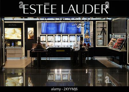 Pechino, Cina-Settembre 17th 2022: Facciata del negozio Estee Lauder. Un'azienda americana di cosmetici Foto Stock