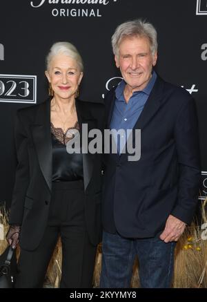 Los Angeles, California. 2nd Dec, 2022. Helen Mirren e Harrison Ford al Los Angeles Premiere of Paramount 1923 all'Hollywood American Legion Post 43 a Los Angeles, California il 2 dicembre 2022.v Credit: Faye Sadou/Media Punch/Alamy Live News Foto Stock