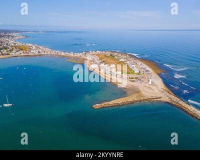 Vista aerea dell'Old Scituate Lighthouse a Cedar Point all'ingresso di Scituate Harbor, città di Scituate, Massachusetts, ma, USA. Foto Stock