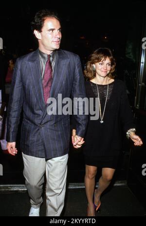 Sally Field e il marito Alan Greisman circa 90's Credit: Ralph Dominguez/MediaPunch Foto Stock