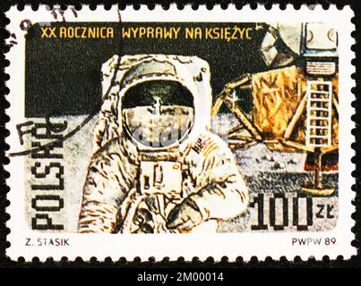 MOSCA, RUSSIA - 29 OTTOBRE 2022: Francobollo stampato in Polonia mostra Neil Armstrong, modulo lunare 'Eagle' di Apollo 11, prima serie di sbarco sulla Luna Foto Stock