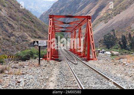 Ponte ferroviario vicino a Carretera Central, San Mateo, Rimac Valley, Perù, Sud America Foto Stock