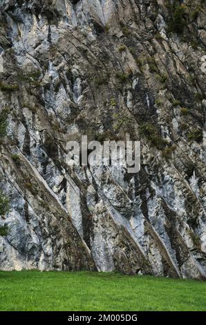 Formazione di rocce geologiche, Giura, vicino a Brienz, Canton Berna, Oberland Bernese, Svizzera, Europa Foto Stock