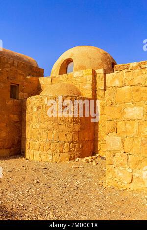 Quseir Amra in Giordania, il più conosciuto tra i castelli del deserto. Patrimonio dell'umanità dell'UNESCO Foto Stock