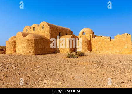 Quseir Amra in Giordania, il più conosciuto tra i castelli del deserto. Patrimonio dell'umanità dell'UNESCO Foto Stock