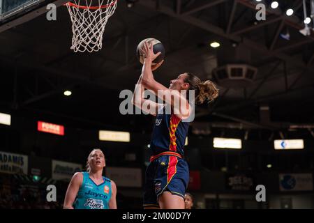 Adelaide, Australia. 03rd Dec, 2022. Adelaide, South Australia, 3rd 2022 dicembre: Steph Talbot (7 Adelaide Lightning) guida al basket durante la partita di Cygnett WNBL tra Adelaide Lightning e Southside Flyers all'Adelaide 36ers Arena di Adelaide, Australia. (NOE Llamas/SPP) Credit: SPP Sport Press Photo. /Alamy Live News Foto Stock