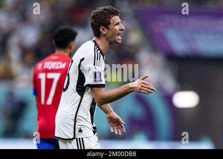 Al Chaur, Qatar. 01st Dec, 2022. Calcio: Coppa del mondo, Costa Rica - Germania, turno preliminare, Gruppo e, Giornata 3, Stadio al-Bait, Il tedesco Thomas Müller gesticulates. Credit: Tom Weller/dpa/Alamy Live News Foto Stock