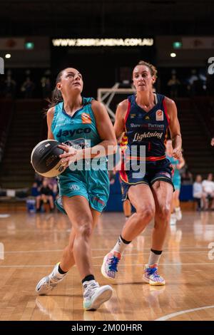 Adelaide, Australia. 03rd Dec, 2022. Adelaide, South Australia, 3rd 2022 dicembre: Monique conti (14 Southside Flyers) guida al basket durante la partita del Cygnett WNBL tra Adelaide Lightning e Southside Flyers all'Adelaide 36ers Arena di Adelaide, Australia. (NOE Llamas/SPP) Credit: SPP Sport Press Photo. /Alamy Live News Foto Stock