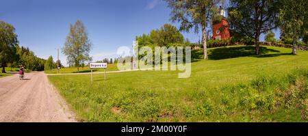 Kirkan, Gunnarskog, Svezia - Luglio 2021: La chiesa di Bogen fu costruita nel 1851 su disegno di Johan Fredrik Åbom. Riflette la semplicità t Foto Stock