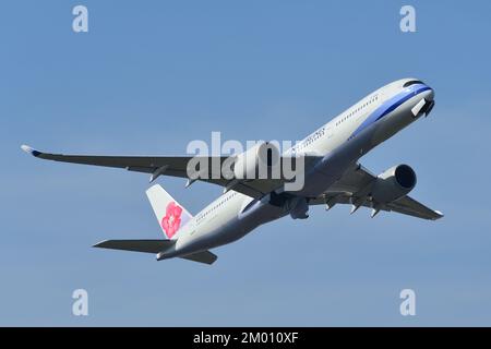 Prefettura di Chiba, Giappone - 05 maggio 2019: Aereo passeggeri China Airlines Airbus A350-900 (B-18912). Foto Stock