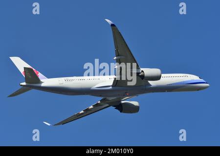 Prefettura di Chiba, Giappone - 05 maggio 2019: Aereo passeggeri China Airlines Airbus A350-900 (B-18912). Foto Stock