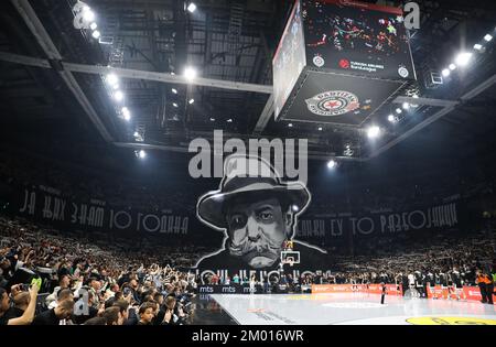 Belgrado, Serbia, 18th novembre 2022. Coreografia dei fan di Partizan Mozzart Bet Belgrado durante la partita Eurolega della Turkish Airlines del 2022/2023 tra Partizan Mozzart Bet Belgrado e Maccabi Playtika Tel Aviv alla Start Arena di Belgrado, Serbia. Novembre 18, 2022. Credito: Nikola Krstic/Alamy Foto Stock