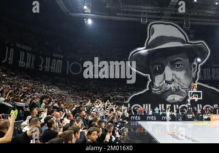 Belgrado, Serbia, 18th novembre 2022. Coreografia dei fan di Partizan Mozzart Bet Belgrado durante la partita Eurolega della Turkish Airlines del 2022/2023 tra Partizan Mozzart Bet Belgrado e Maccabi Playtika Tel Aviv alla Start Arena di Belgrado, Serbia. Novembre 18, 2022. Credito: Nikola Krstic/Alamy Foto Stock